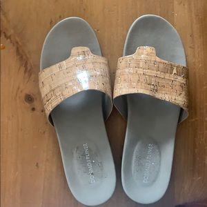 Donald J Pliner fifi hidden thong shoe